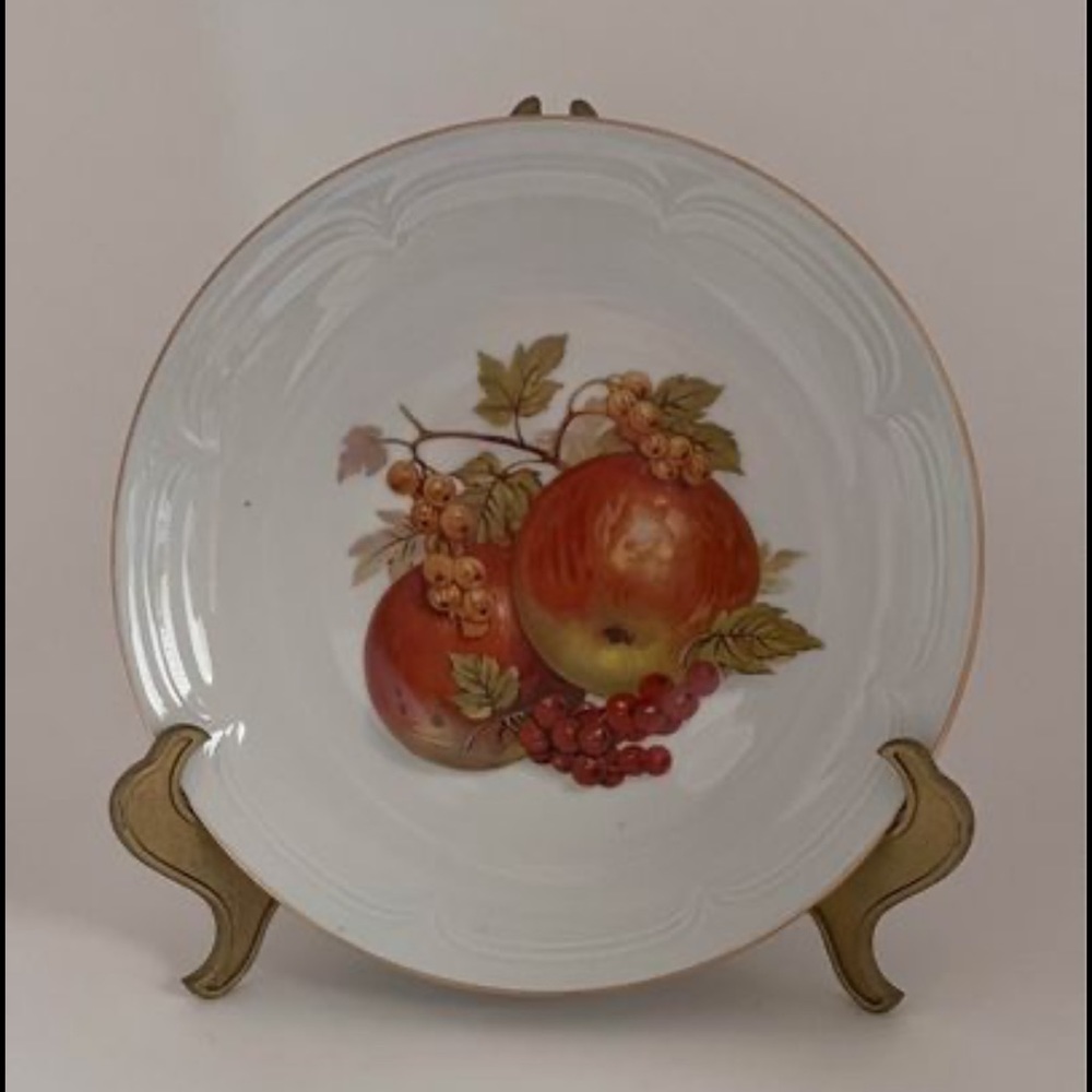Vintage Set Of 8 KAHLA German Democratic Republic 8” Salad Plates
Fruit Design